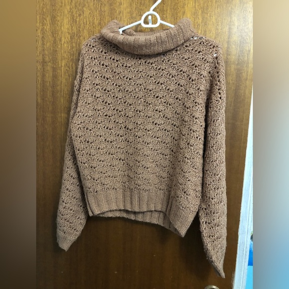 Small “rose gold “ knit sweater - Picture 2 of 4